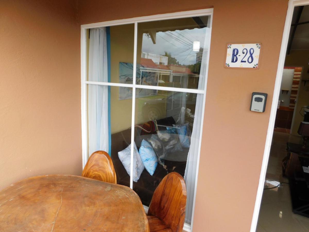 Condo Villa B27 Sleeps Five People - B28 Sleeps Six People - Price Includes Housekeeping Fees Not Taxes - Very Close To The Pool And Beach! Jacó Exteriör bild